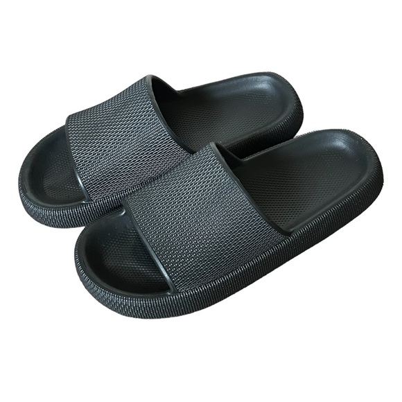 New - Slides slippers 7.5-8 Women’s/6.5-7 Men in Black - Picture 5 of 11